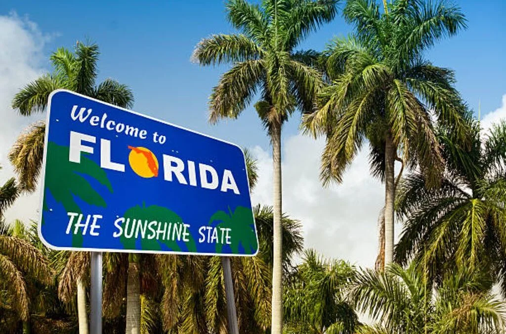 Florida welcome sign amid palm trees
