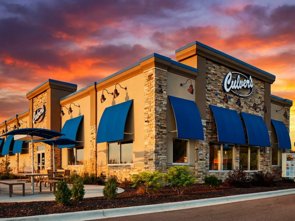 Culver's restaurant with blue awnings at sunset